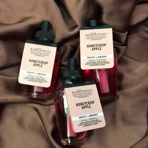NWT- White Barn / Bath & Body Works- 3 Wallflowers Refills- Honeycrisp Apple